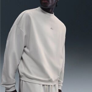 Nike Standard Issue Men’s Therma-FIT Basketball crew